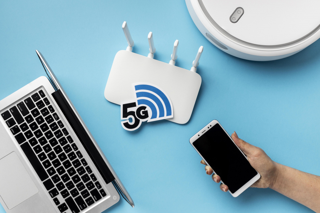vid-sverhu-wi-fi-router-s-noutbukom-i-pylesosom.jpg роутер
